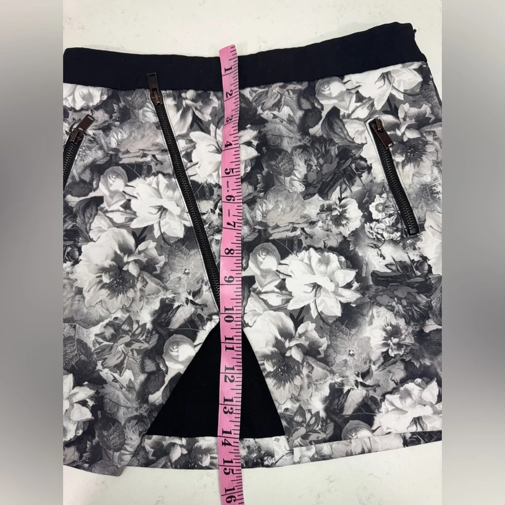 Zara Black and White Floral Pencil Skirt